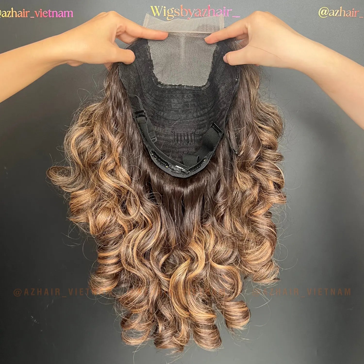 Wig Wavy Detail